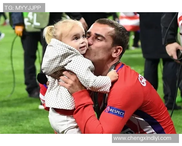 足球明星与孩子温馨瞬间大合集展现亲子时光的快乐与感动 足球明星与孩子温馨瞬间大合集展现亲子时光的快乐与感动